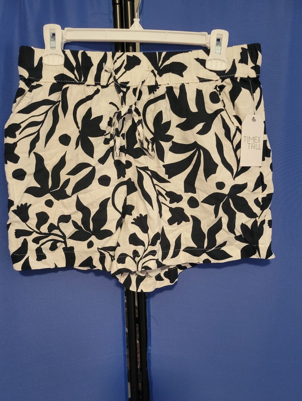 Time and Tru Navy & White Floral Tie-Waist High-Rise Women's Shorts - Picture 3 of 6
